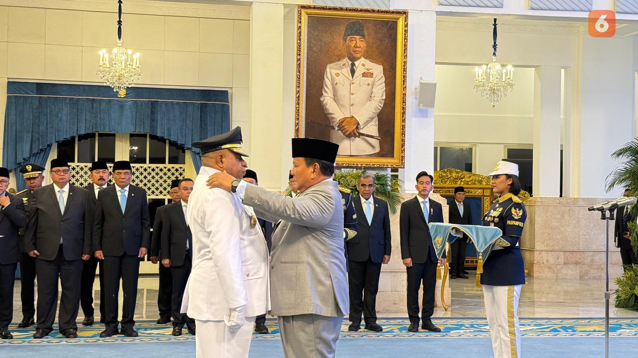 prabowo lantik gubernur dan wagub papua Matius Fakhiri dan Aryoko Rumaropen (Liputan6.com/Lizsa Egeham)