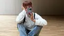 DK Seventeen terbilang sering mengunggah foto selfienya di akun Instagram ataupun Weverse. Bahkan, dirinya terbilang salah satu member Seventeen yang rutin mengunggah foto selfie di media sosial. (Liputan6.com/IG/@dk_is_dokyeom)