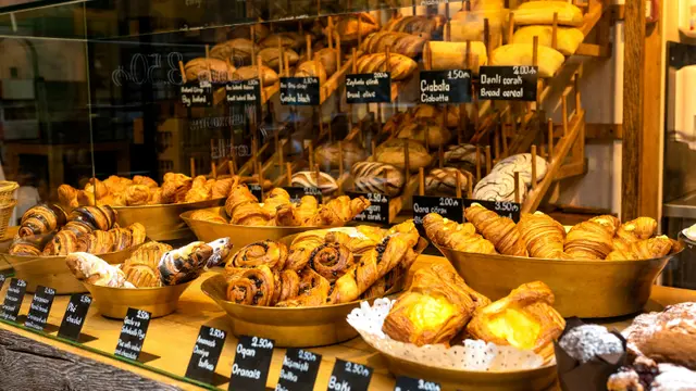 Ilustrasi Rekomendasi Bakery dan Pastry/Photo by Farhad Ibrahimzade on Unsplash