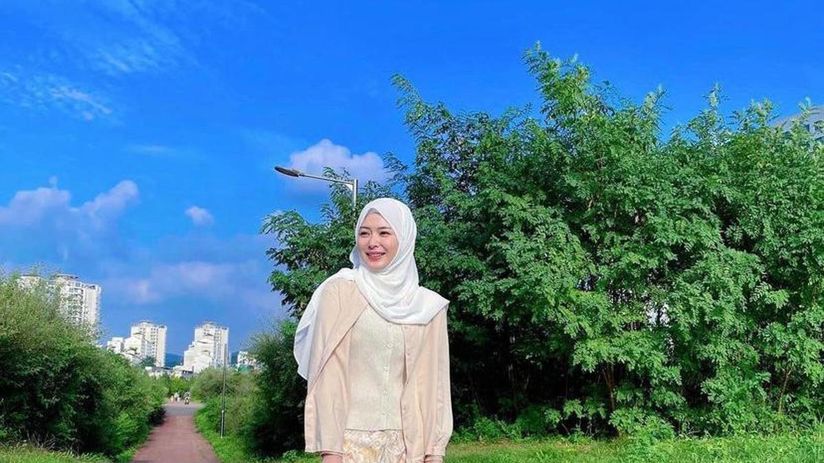 7 Outfit Cewe Bumi untuk Berbagai Acara, Gaya Kalem yang Tetap Modis