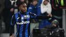 Selebrasi gelandang Atalanta, Ademola Lookman setelah mencetak gol ke gawang Juventus dalam laga Serie A Liga Italia 2022/2023 di Juventus Stadium, Turin (22/1/2023). Pemain asal Nigeria yang memperkuat Atalanta sejak awal musim 2022/2023 ini memiliki nilai pasar 20 juta euro atau setara Rp326 miliar. (AFP/Isabella Bonotto)