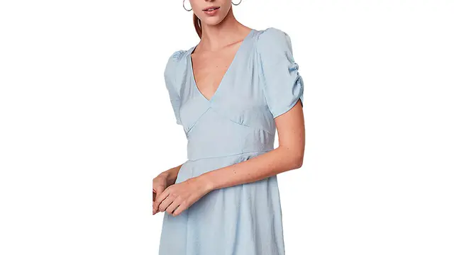 Nostalgia dengan Tren Puff Shoulder Dress