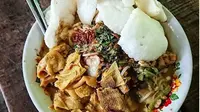 Rujak Soto Banyuwangi yang komplit karena dilengkapi dengan sayur dan daging (dok. Instagram @foods_jatim/https://www.instagram.com/p/BrYn0mMHZV6/Esther Novita Inochi)