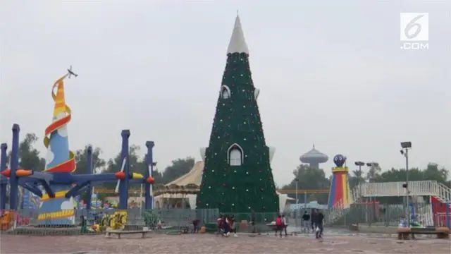 Umat Kristiani di Irak kini bisa melihat pohon natal setinggi 26 meter di negaranya.