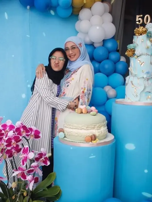 Desy Ratnasari dan anak [Instagram/desyratnasariterdepan]