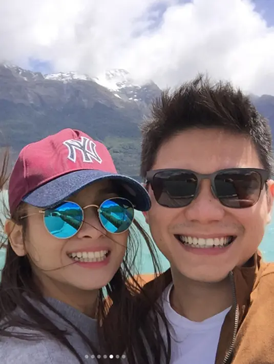 Sebagai pasangan suami-istri, tentunya Acha dan Vicky sering menghabiskan waktu bersama. Terlihat bahwa mereka sering berkunjung ke tempat-tempat wisata di Australia bersama. (Instagram/septriasaacha)