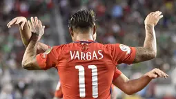 Eduardo Vargas mencetak 4 gol saat Cile melumat Meksiko 7-0 dalam perempat final Copa America Centenario 2016 di Stadion Levis, Santa Clara, AS, Minggu (19/6/2016). (AFP/Omar Torres)