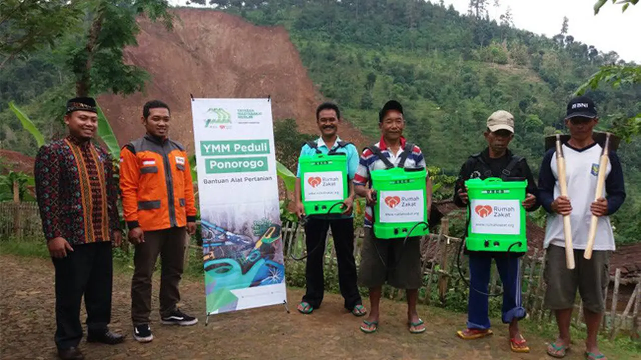 Pascalongsor Warga Ponorogo Terima Bantuan Alat Pertanian 