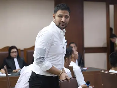 Mantan aktor Muhammad Ammar Akbar alias Ammar Zoni kembali hadir dalam persidangan dalam kasus dugaan peredaran narkoba di dalam Rumah Tahanan (Rutan) di Pengadilan Negeri Jakarta Pusat, Jakarta, Kamis (29/1/2026). Sidang kasus dugaan peredaran narkoba di dalam Rumah Tahanan (Rutan) dengan terdakwa Muhammad Ammar Akbar alias Ammar Zoni kembali digelar. (Kapanlagi.com/Budy Santoso)