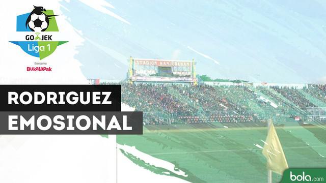 Berita video momen striker Mitra Kukar, Fernando Rodriguez, yang tampak emosional setelah membobol gawang Arema FC pada laga Liga 1 2018, Santu (24/3/2018).