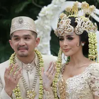 Selain Tommy Kurniawan dan Lisya Nurrahmi, ada juga yang tengah berbahagia, yakni Selvi Kitty dan Rangga Ilham Suseno. Keduanya telah resmi menikah pada Minggu (18/2/2018) kemarin. (Adrian Putra/Bintang.com)