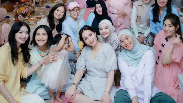 Selvi Ananda  di Ulang Tahun Lily Putri Nagita Slavina. [@raffinagita1717]