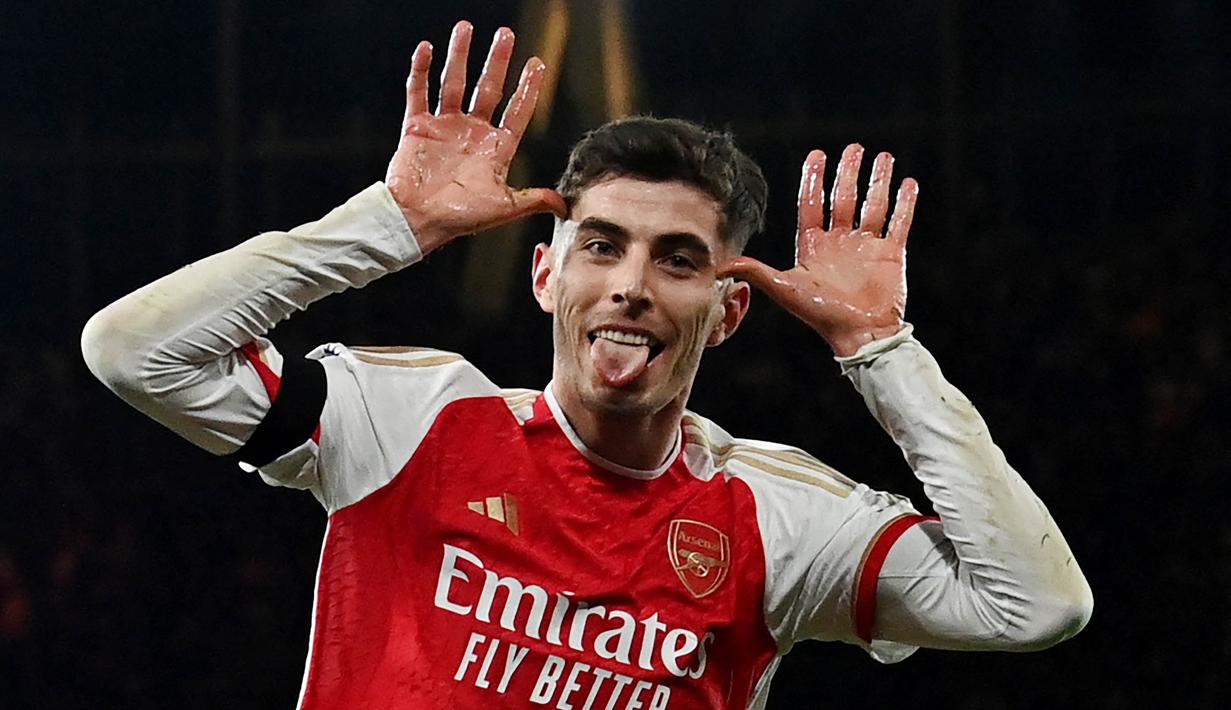 Kai Havertz menorehkan luka yang dalam pada sang mantan klub, Chelsea. Dua gol Havertz turut menenggelamkan The Blues di Stadion Emirates. (AFP/Glyn Kirk)