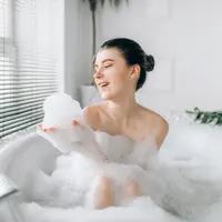 Ilustrasi mandi. (Foto: shutterstock.com)