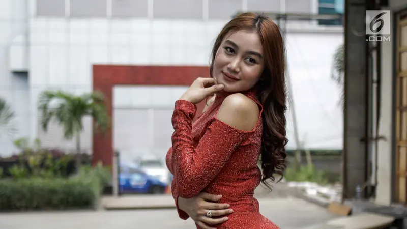 Pose Pamela Safitri Yang Bikin Para Pria Lemes