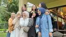 Sebelumnya, di beberapa kesempatan para selebriti ini memang kerap terlihat berkumpul bersama. Bahkan, kedekatan antar anggota geng Mamayu ini juga terlihat di unggahan akun Instagram masing-masing. (Liputan6.com/IG/@dindahw)