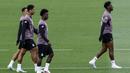 Menurut Alvaro Arbeloa, Tchouameni akan masuk ke dalam skuad Los Blancos pada El Clasico yang akan berlangsung pada Minggu (10/05) waktu setempat. (AFP/Oscar Del Pozo)