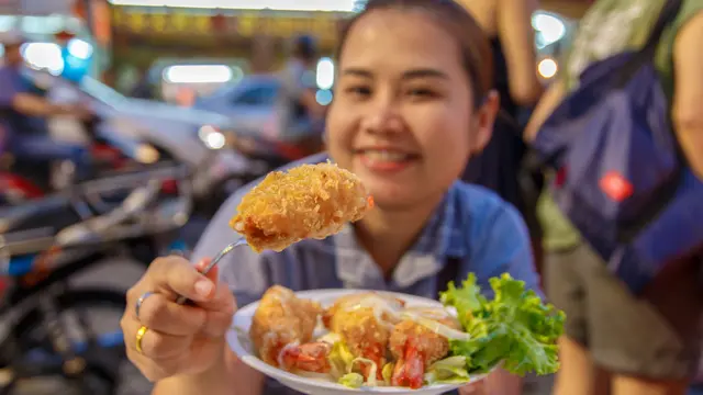 Kiat Makan Gorengan Tanpa Takut Kolesterol Tinggi (Miki Studio/Shutterstock)