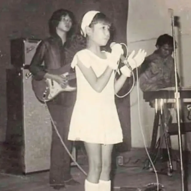 6 Potret Lawas Masa Kecil Dewi Yull, Kini Dijuluki Mertua Idaman