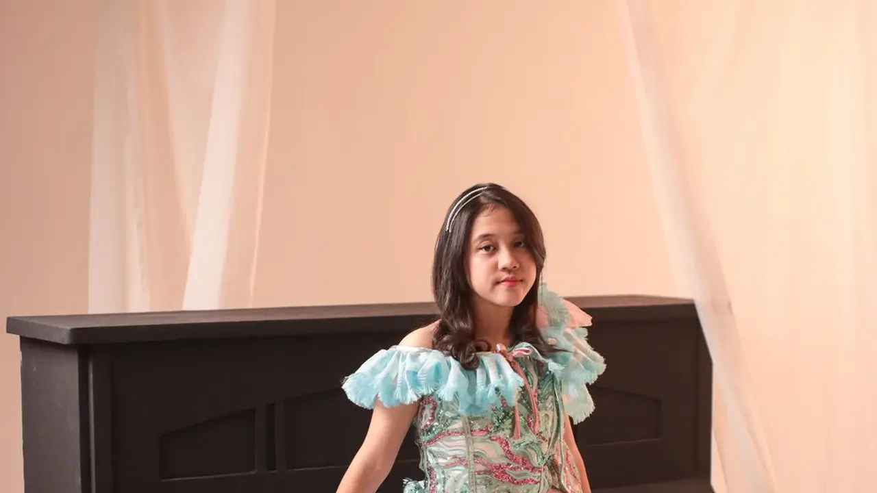 Penyanyi Felisha Stefia