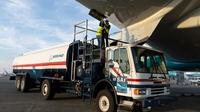 Boeing memiliki sejumlah perjanjian untuk membeli 5,6 juta galon (21,2 juta liter) campuran bahan bakar penerbangan berkelanjutan (sustainable aviation fuel/SAF) yang diproduksi oleh Neste, produsen SAF terkemuka di dunia.