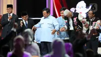 Para Calon Presiden dan Calon Wakil Presiden Anies Baswedan-Muhaimin Iskandar, Prabowo Subianto-Gibran Rakabuming Raka, Ganjar Pranowo-Mahfud Md (kiri ke kanan) usai mengikuti Debat Kelima Pilpres 2024 di Jakarta Convention Center (JCC), Jakarta, Minggu (4/2/2024). (Liputan6.com/Angga Yuniar)