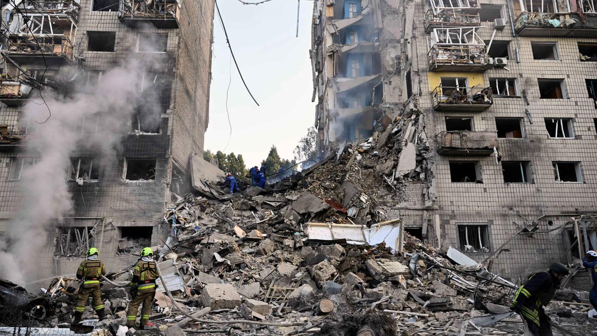 Serangan Rusia Hantam Bangunan di Ukraina, Satu Orang Tewas 16 Terluka