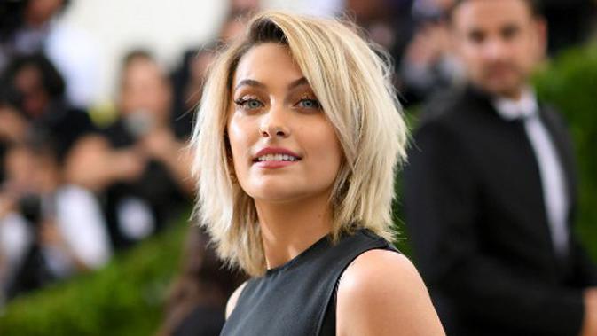 Digosipkan Pacaran Putri Michael Jackson Cara Delevingne Berduaan Di Ranjang Showbiz Liputan6 Com