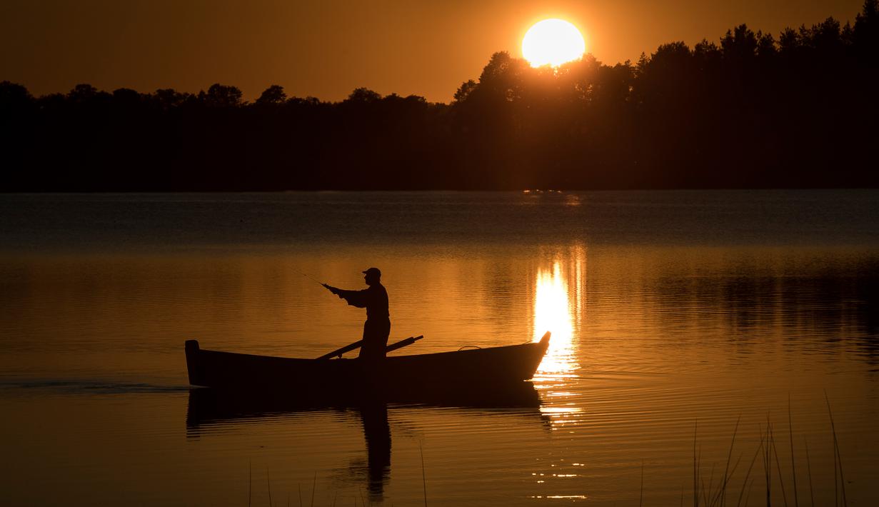 Foto Suasana Indah Danau Lusiai Saat Matahari Terbenam Global Liputan6 Com