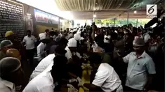 Sebanyak 60 kaki restoran mengklaim telah membuat dosa terpanjang di dunia. Dosa adalah makanan khas India yang bentuknya seperti panekuk.