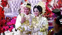 Pedangdut Putri Isnari resmi menikah dengan pengusaha batu bara asal Kalimantan Timur, 20 April 2024. (dok. tangkapan layar video YouTube Putri Isnari)