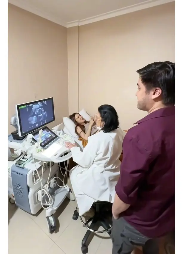 7 Potret Kevin Aprilio dan Vicy Melanie Umumkan Kehamilan Pertama, Dinantikan 2 Tahun