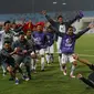 Pemain Timnas Indonesia dan ofisial melakukan selebrasi setelah memastikan tiket lolos ke final Piala AFF 2016, pada Rabu (7/12/2016) malam. (HOANG DINH NAM / AFP)