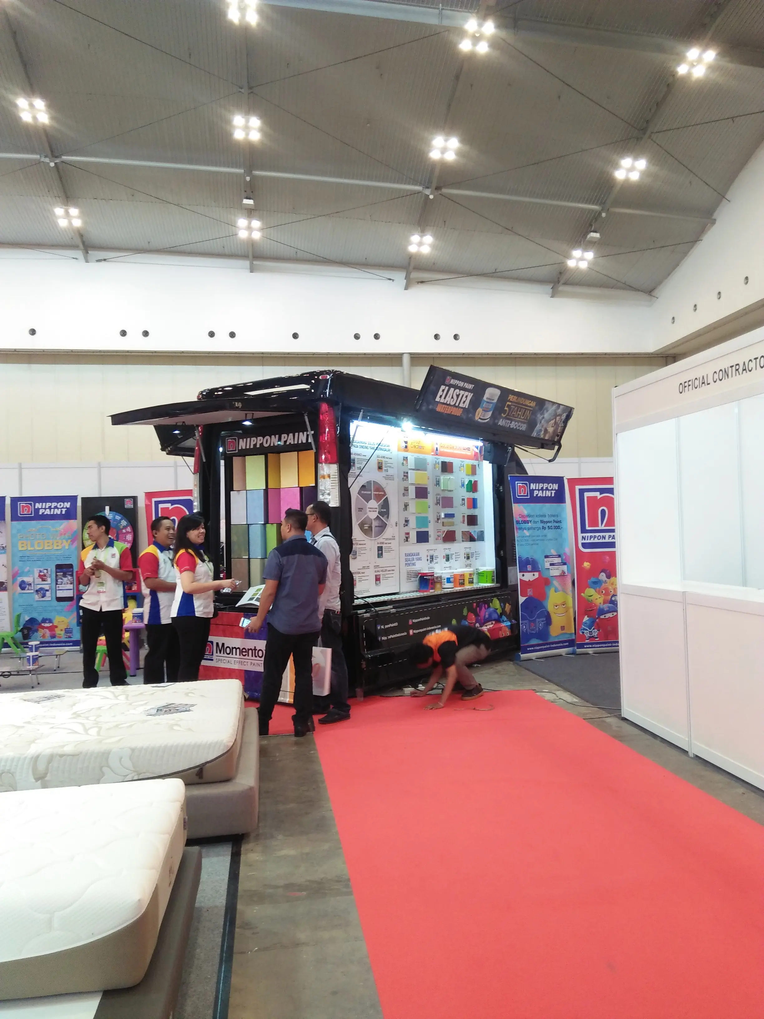 Mobil van Nippon Paint yang bakal ada di toko-toko tertentu. (Fotografer: Febriyani Frisca/Bintang.com)