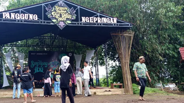 Upaya merawat budaya dan kesenian local Kota Kudus, mengantarkan nama Komunitas Kampung Budaya Piji Wetan dikenal di level nasional. (Liputan6.com/Arief Pramono)