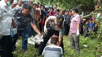Korban mutilasi di dalam dua karung goni itu diduga bukan warga setempat. (Liputan6.com/Reza Efendi)