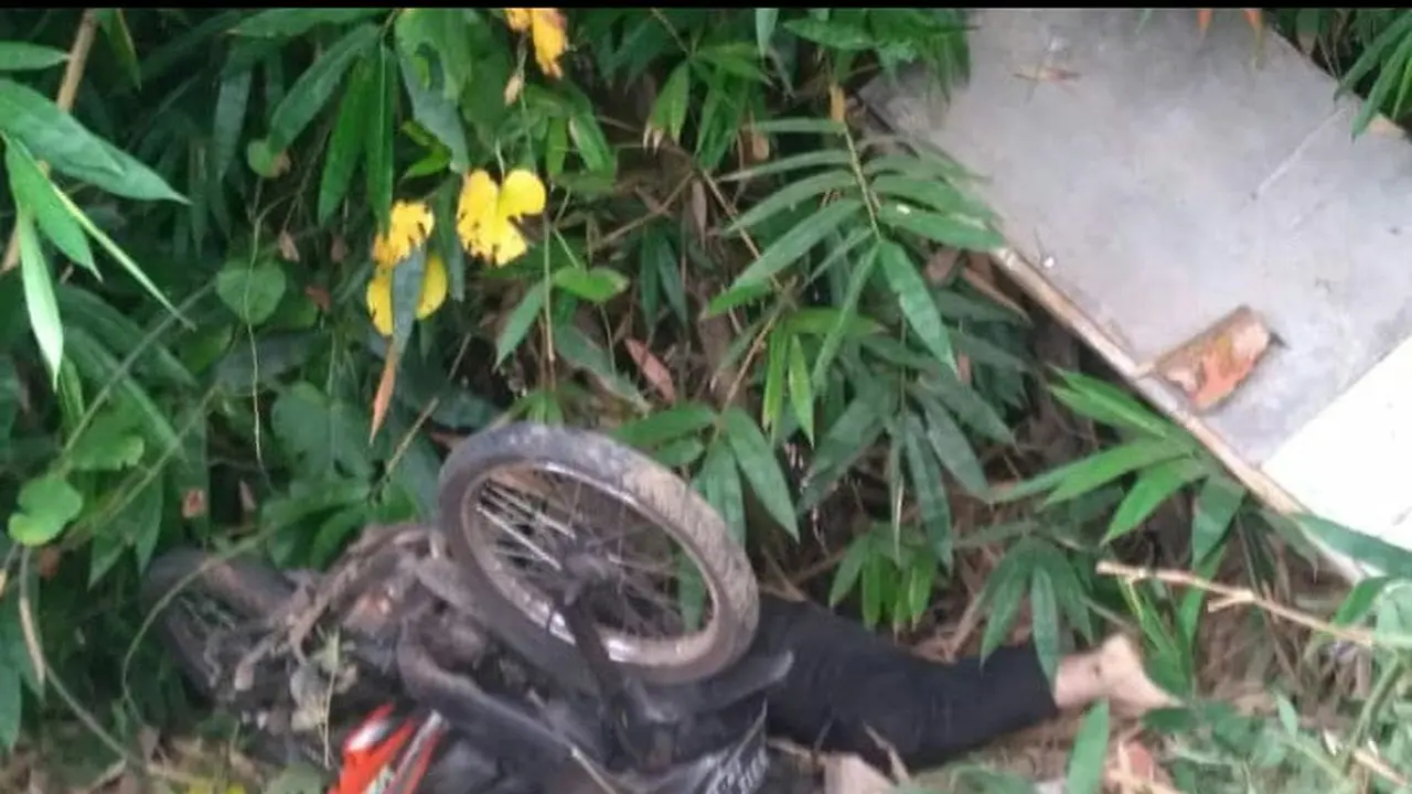 Nenek Tewas Tertimpa Sepeda Motor