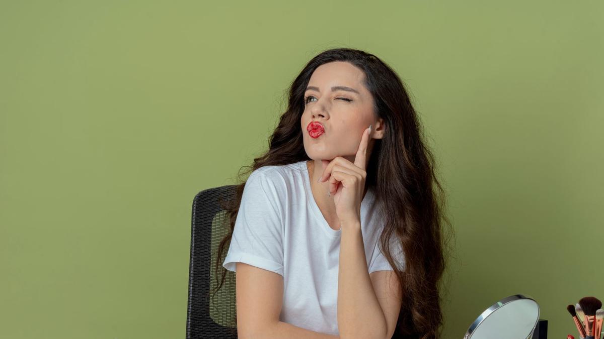 Quick Makeup untuk ke Kantor: Rutinitas 5 Menit agar Tampil Fresh, Rapi, dan Percaya Diri Sepanjang Hari