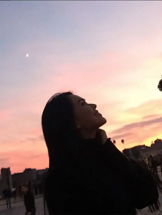 setelah postingan tersebut kini Kartika putri terlihat sedang asik menikmati keindahan Rome Italy. (Via Instagram/@kartikaputriworld)