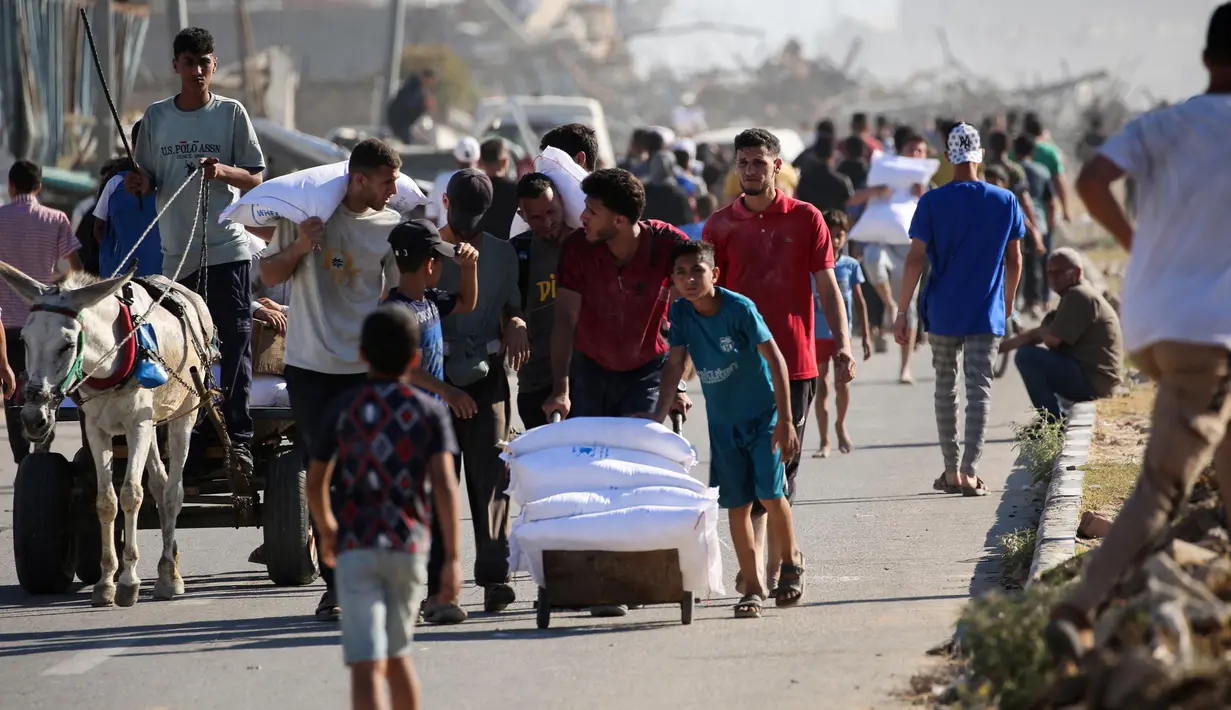 Seperti diketahui, Israel telah melonggarkan blokade penuh—yang diberlakukan sejak Maret 2025—dengan mengizinkan pasokan makanan masuk sedikit demi sedikit ke wilayah Gaza yang dimulai pada pekan lalu. (Eyad BABA/AFP)