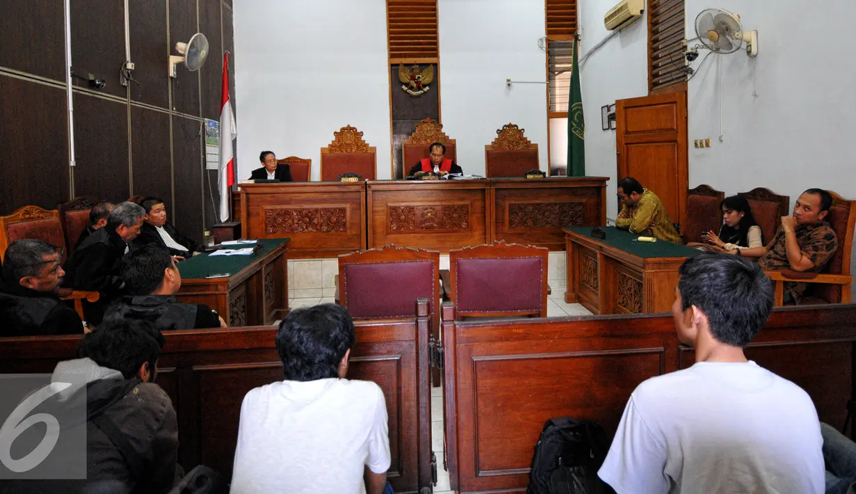 Suasana sidang permohonan praperadilan mantan Wali Kota Makassar Ilham Arief Sirajuddin di PN Jakarta Selatan, Kamis (9/7/2015). Hakim menolak permohonan praperadilan yang diajukan Ilham (Liputan6.com/Yoppy Renato)