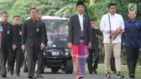 Presiden Joko Widodo bersiap salat id Hari Raya Idul Fitri 1 Syawal 1439 H di di Kebun Raya Bogor, Jumat (15/6). Jokowi salat id bersama Ibu Negara Iriana dan anak keduanya Kahiyang Ayu serta menantunya Bobby Nasution. (Merdeka.com/Arie Basuki