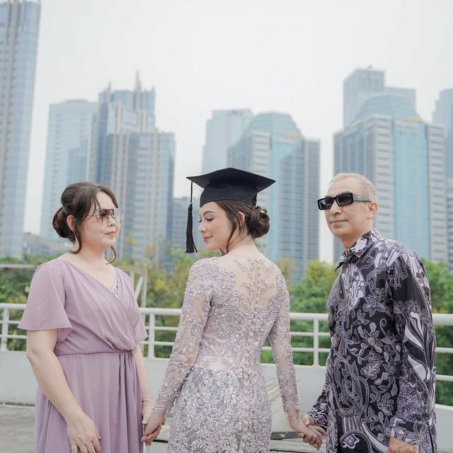 6 Potret Bahagia Wisuda Haviza Devi Anjani, Raih Gelar Sarjana Psikologi