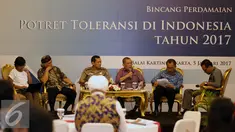 Ketua Besar NU, K.H Imam Aziz memaparkan pendapatnya saat menjadi pembicara Bincang Perdamaian di Balai Kartini, Jakarta, Kamis (5/1). Bincang Perdamaian tersebut membahas "Potret Toleransi Di Indonesia Tahun 2017". (Liputan6.com/JohanTallo)