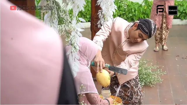 8 Momen Pengajian dan Siraman 7 Bulan Kehamilan Ria Ricis, Kental Adat Jawa