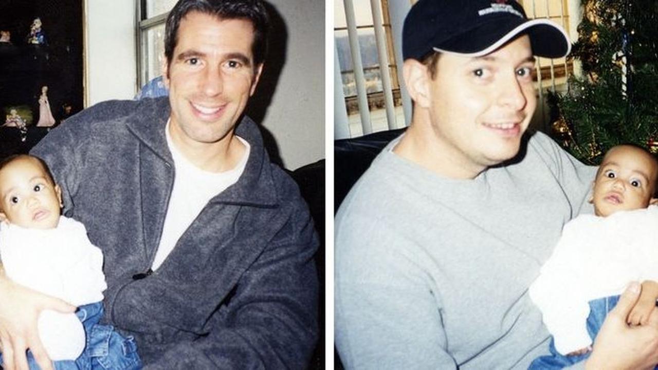 Pasangan kekasih yang mengadopsi bayi.