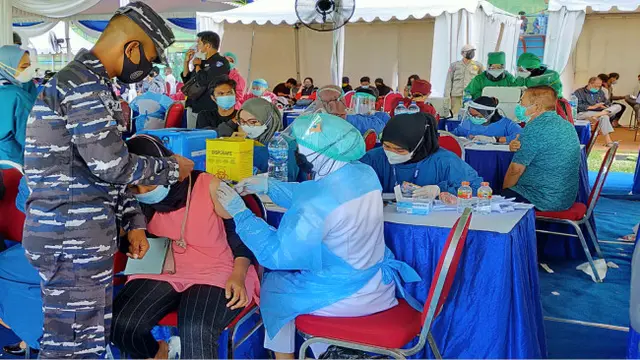 TNI AL Target dalam Dua Hari Vaksinasi Massal di Malang Sasar 30 Ribu Warga