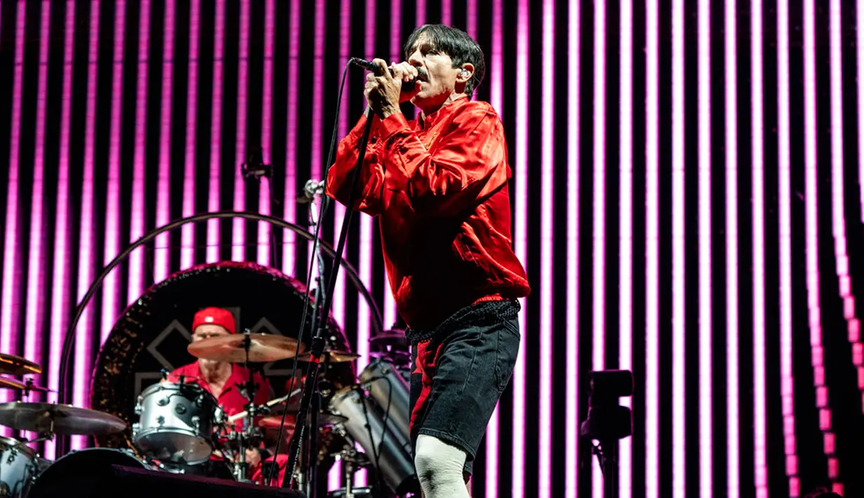 Anthony Kiedis dari Red Hot Chili Peppers tampil pada festival musik Louder Than Life di Kentucky Exposition Center, Louisville, Kentucky, Amerika Serikat, 25 September 2022. (Photo by Amy Harris/Invision/AP)