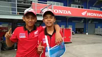 Dua pebalap Indonesia, Muhammad Adenanta dan Mario Suryo Aji, beberapa kali menjajal Sirkuit Buriram, Thailand. Musim depan sirkuit ini akan menjadi tuan rumah MotoGP. (Bola.com/Muhammad Wirawan Kusuma)