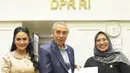 Krisdayanti menaruh harapan besar atas RUU Waspom yang menjadi perhatian wakil rakyat di Senayan Jakarta. Mengingat, kasus gagal ginjal akut pada anak telah menjadi isu nasional. “Semoga proses ikhtiar ini dapat berjalan lancar dan memberikan manfaat serta perlindungan yang memang layak bagi seluruh masyarakat Indonesia,” cetus bintang film Jatuh Cinta Lagi. (Foto: Dok. Instagram @krisdayantilemos)